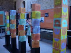  Interior exposici�: plafons m�bils amb receptes