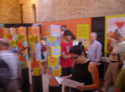  Interior exposici�: plafons m�bils amb receptes